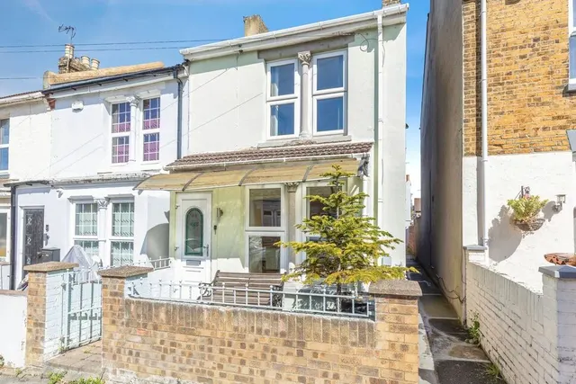 Beresford Road, Gillingham, ME7, photo 1