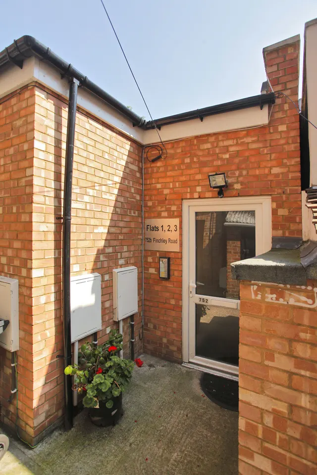 Flat 1, 752B Finchley Road, London, photo 1