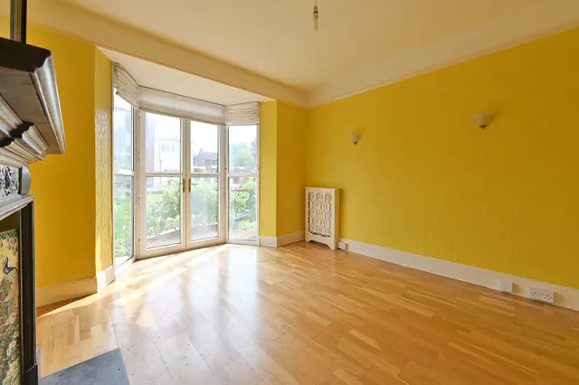 Photo 3 — 55 Chalk Hill, Watford