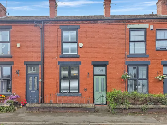 Higher Green Lane, Astley M29 7JA, photo 1
