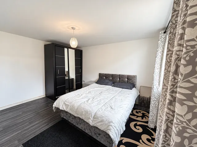 Photo 3 — Chesterfield Close, Orpington BR5