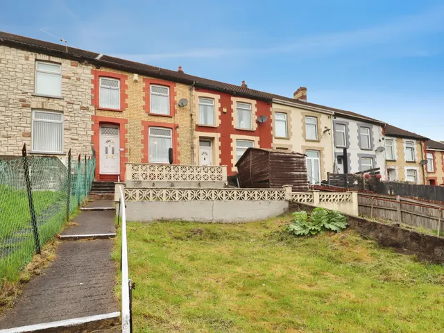 Thomas Street, Tonypandy, photo 1
