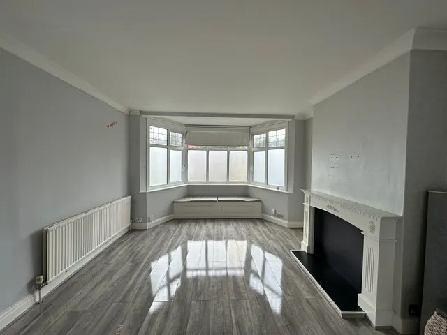 Photo 3 — Grasmere Avenue, Wembley
