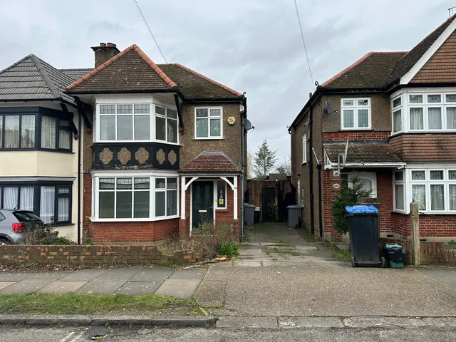 Grasmere Avenue, Wembley, photo 1