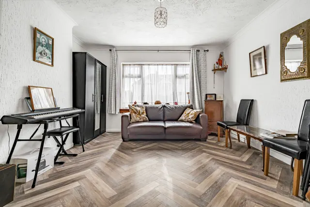 Cranbrook Road, Ilford, IG2, photo 2