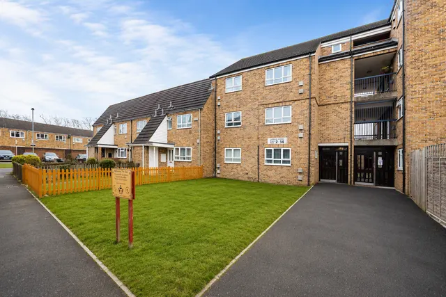 Logan Close, Hounslow, TW4, photo 1