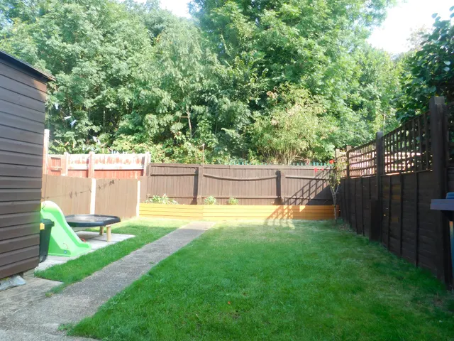 Photo 3 — Brentvale Avenue, Hanwell Borders, Greater London, UB1 3ER