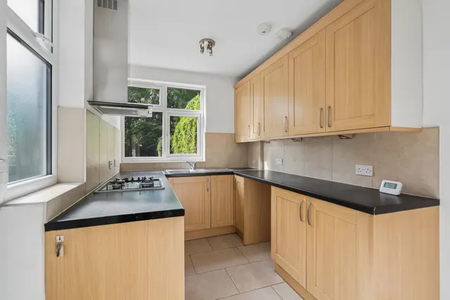 High Street, Northwood, HA6, photo 3