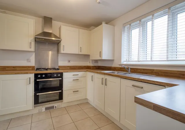 Lucknam Crescent, Coate, SN3, photo 2