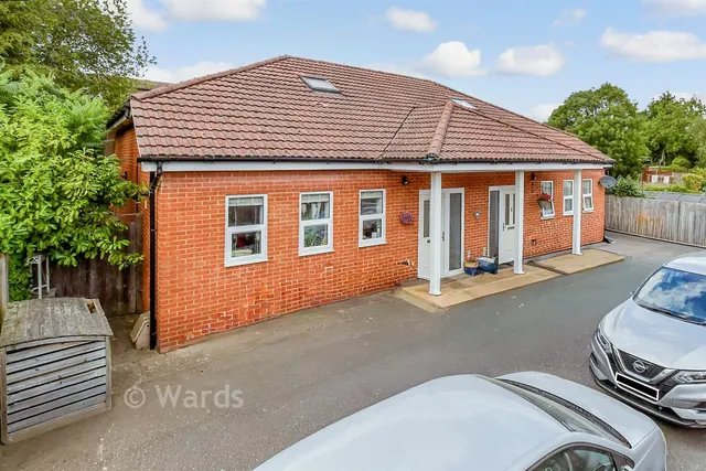 New Hythe Lane, Larkfield, ME20, photo 1