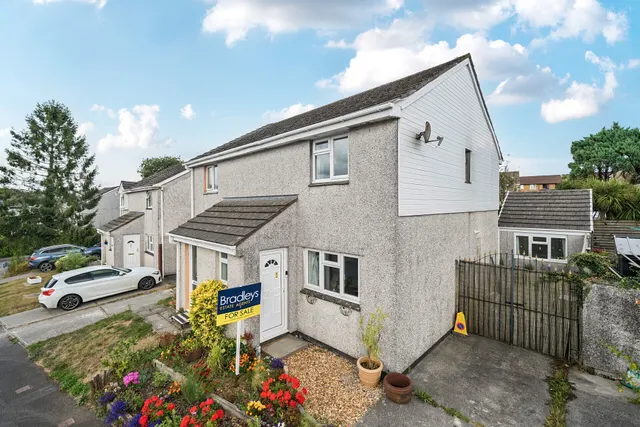 Cedar Close, Callington, Cornwall, PL17