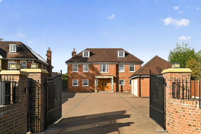 Templewood Lane, Farnham Common, SL2, photo 1
