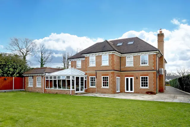 Templewood Lane, Farnham Common, SL2, photo 2