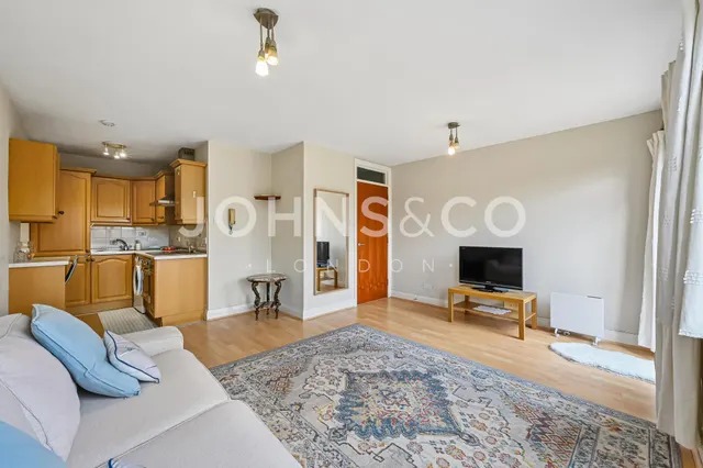 Brook Road South, Brentford, TW8, photo 2
