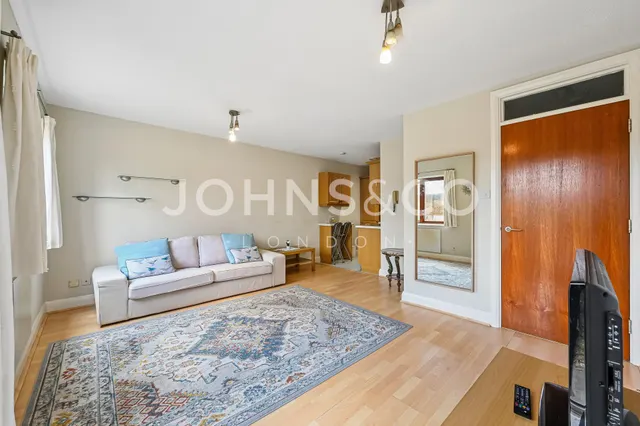 Brook Road South, Brentford, TW8, photo 1