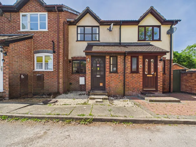 Finch Close, Tadley, RG26, photo 1