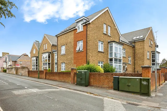 Bedford Road, Horsham, photo 1
