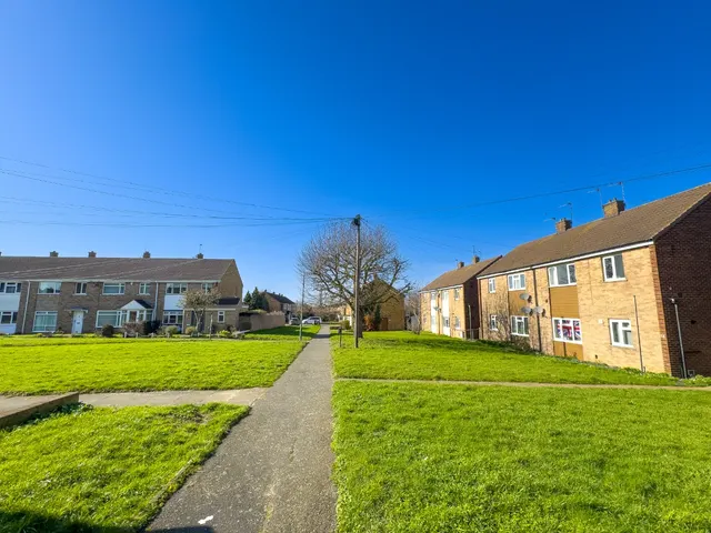 Photo 2 — Queens Gardens, Dartford, Kent, DA2 6HY
