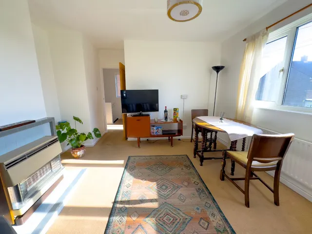 Photo 3 — Queens Gardens, Dartford, Kent, DA2 6HY