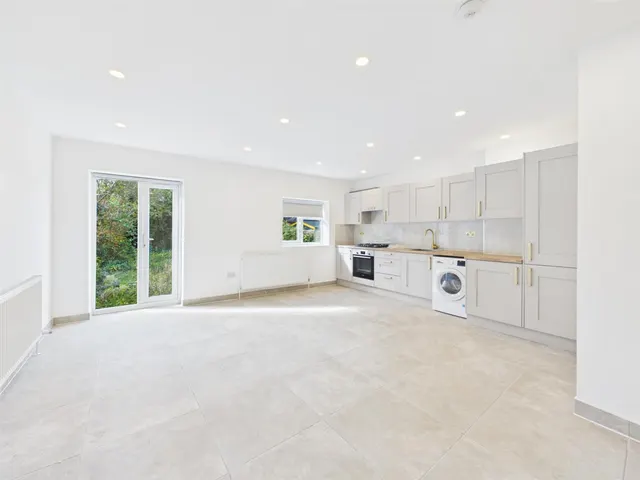 West End Road, Ruislip, HA4, photo 2