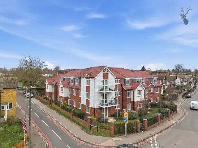 Broomstick Hall Road, Waltham Abbey, EN9, photo 1