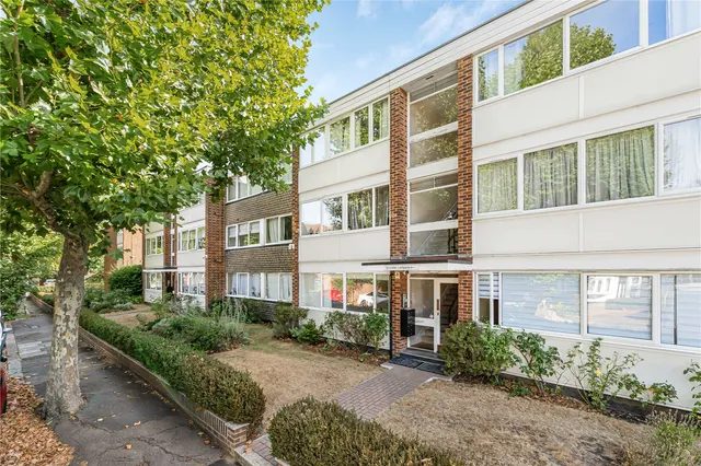 Salisbury Avenue, London, N3, photo 1