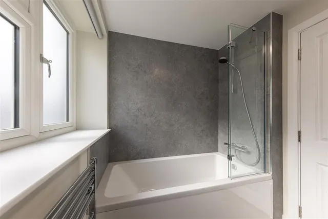 South Street, Dorking, RH4, photo 3