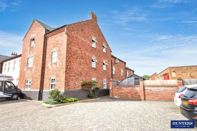 Cross Street, Wigston, photo 1