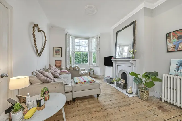 Photo 2 — Hydethorpe Road, London, SW12