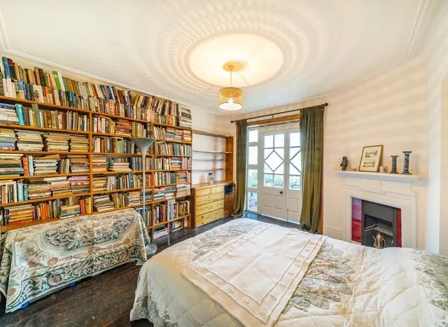 Photo 3 — Avenue Road, Highgate, N6