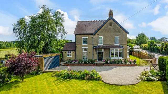 5 bedroom house, Main Road, Anslow, DE13