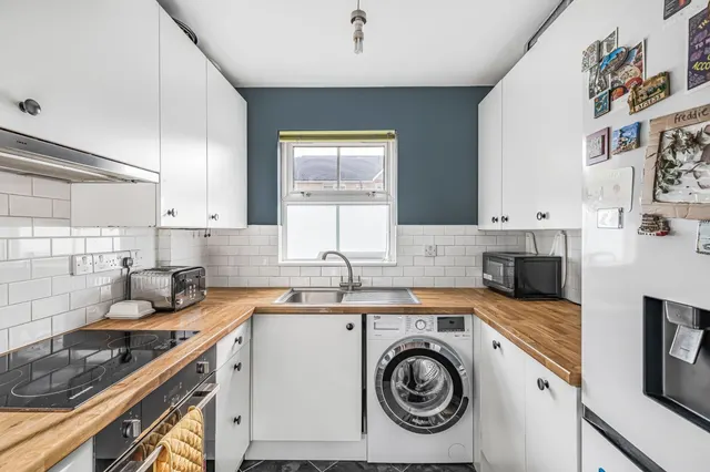 Photo 3 — Shire Place, Wandsworth, London, SW18
