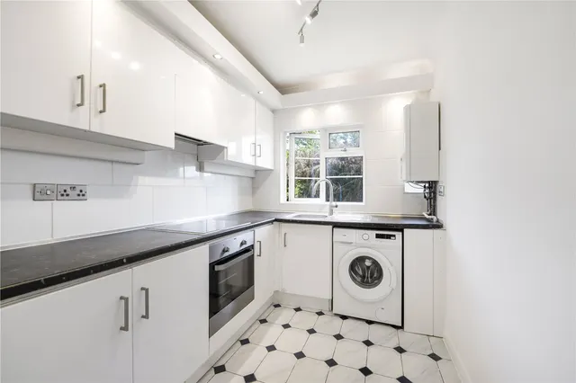 Photo 3 — Kenilworth Court, Twickenham, TW2 5QL