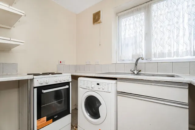 Waddington Close, Enfield, EN1, photo 2