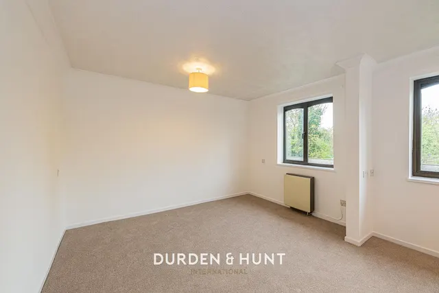 High Road, South Woodford, E18, photo 3