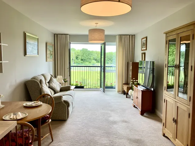 Old Schools Lane, Epsom, KT17, photo 1