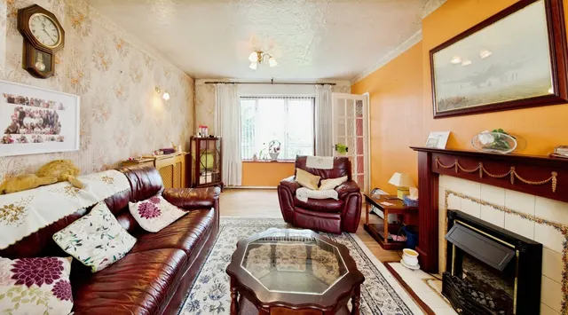 Photo 3 — Hailsham Road, Romford, RM3