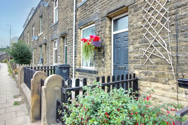 Calder Terrace, Mytholmroyd, HX7, photo 1