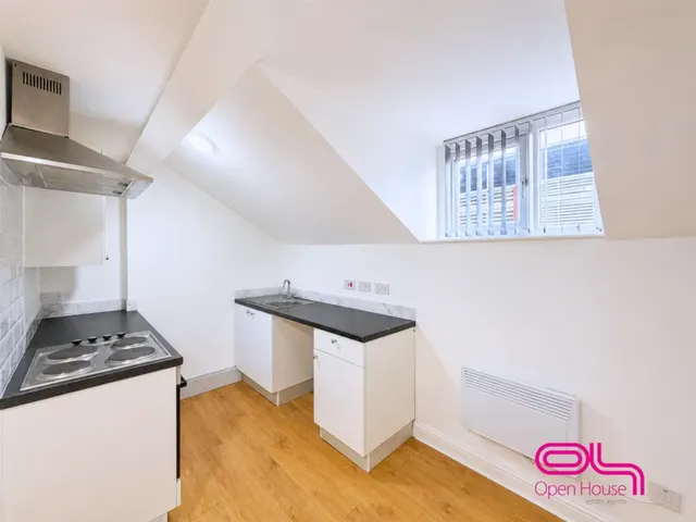 St. Georges Road, Bolton, BL1, photo 3