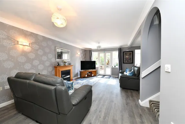 Photo 3 — Tates Way, Stevenage, SG1 4WP