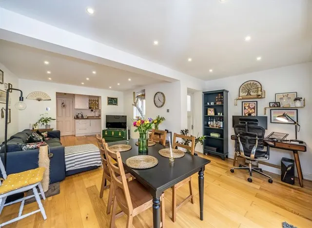 Photo 3 — Stirling Road, Clapham, SW9