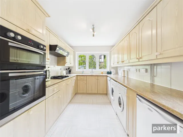 Uffcott Close, Lower Earley, RG6, photo 3