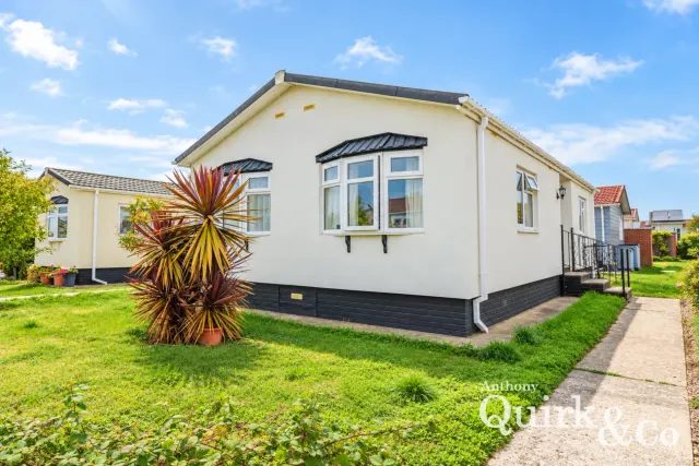 Photo 3 — Creek Road, Canvey Island, SS8