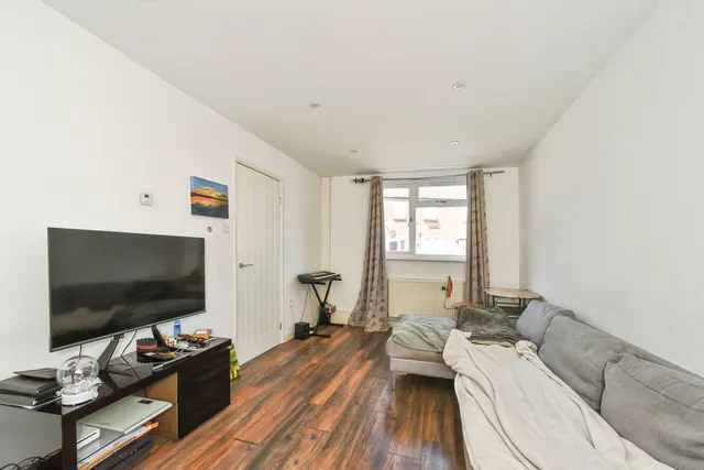 Lilac Court, Swindon, SN2, photo 3