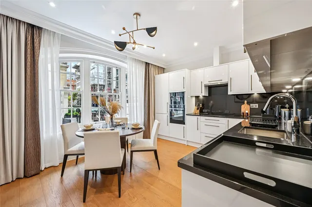 Stratton Street, London, W1J, photo 1