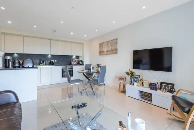 Photo 2 — 57 Crested Court, 3 Shearwater Drive, London