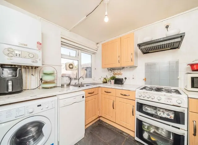 Photo 3 — Coppetts Road, Muswell Hill, N10