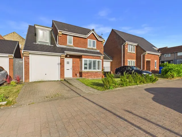 Hare Hill Road, Hyde, SK14, photo 1