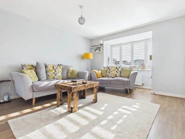Hare Hill Road, Hyde, SK14, photo 3