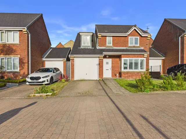 Hare Hill Road, Hyde, SK14, photo 2